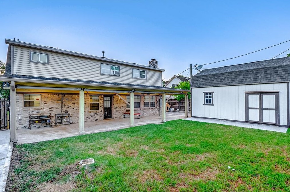 2213 Cherry Ln, Pasadena TX 77502-4043 exterior