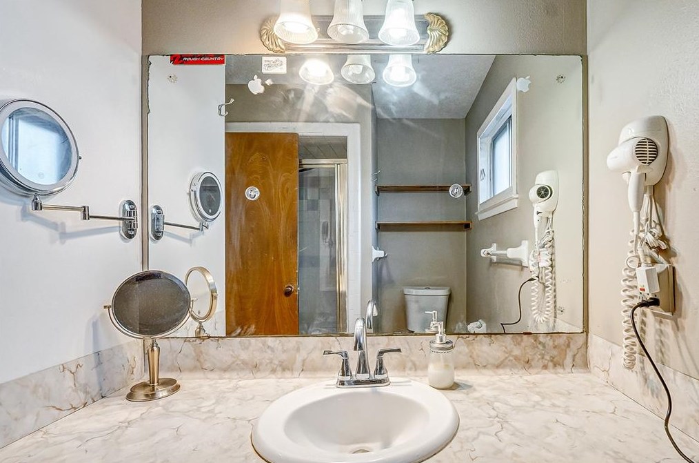 2213 Cherry Ln, Pasadena TX 77502-4043 exterior