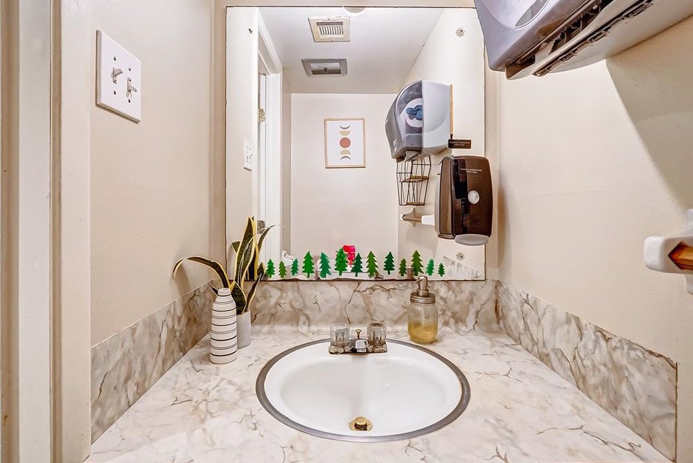 2213 Cherry Ln, Pasadena TX 77502-4043 exterior