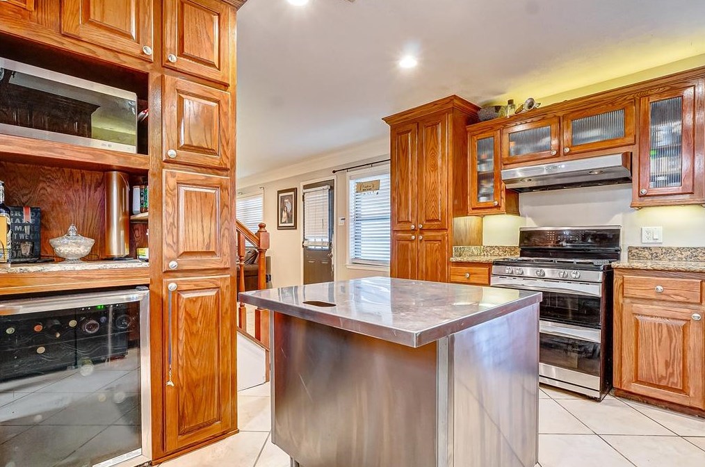 2213 Cherry Ln, Pasadena TX 77502-4043 exterior