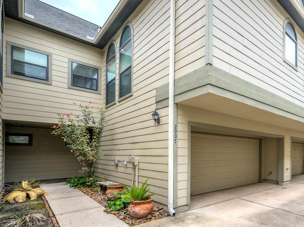 2907 Leeland St, Houston TX  77003-5316 exterior