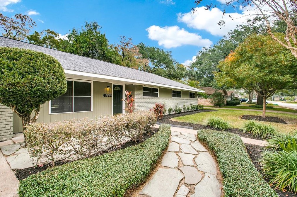 4822 Stillbrooke Dr, Houston TX  77035-4914 exterior