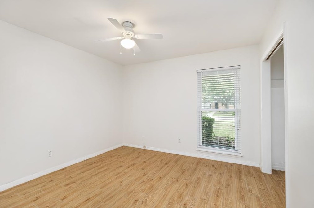 5447 Yarwell Dr, Houston TX  77096-5313 exterior
