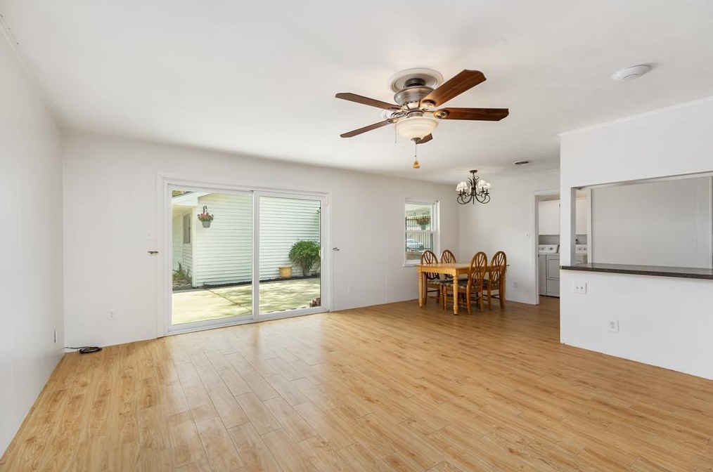 5447 Yarwell Dr, Houston TX  77096-5313 exterior