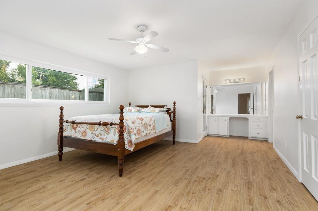 5447 Yarwell Dr, Houston TX  77096-5313 exterior