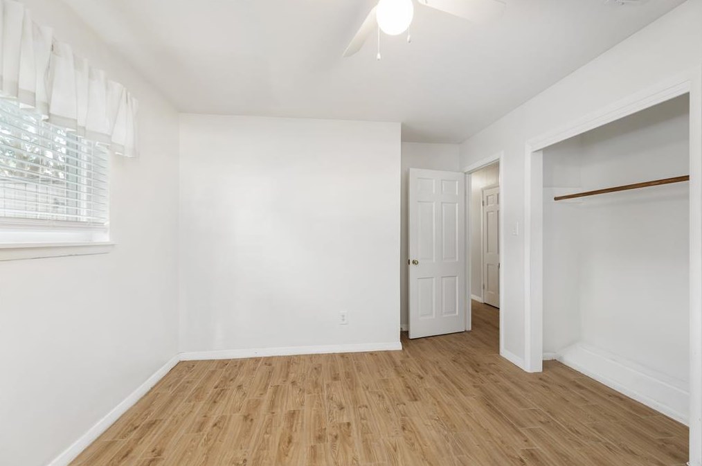 5447 Yarwell Dr, Houston TX  77096-5313 exterior