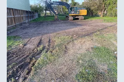 227 E 38th Street, Houston, TX 77018 - Photo 1