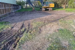 227 E 38th St, Houston, TX 77018 - Photo 1