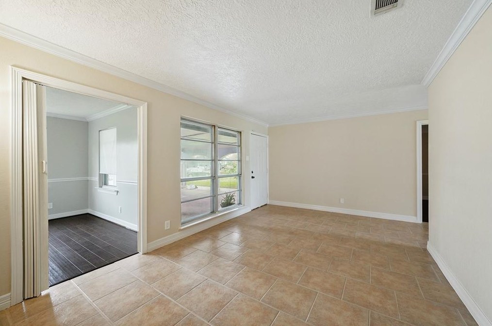 5619 Ashburn St, Houston TX  77033-3214 exterior