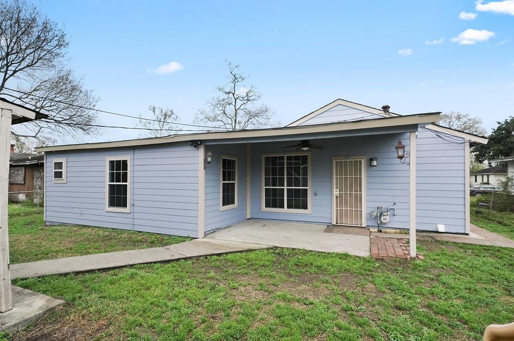 5619 Ashburn St, Houston TX  77033-3214 exterior