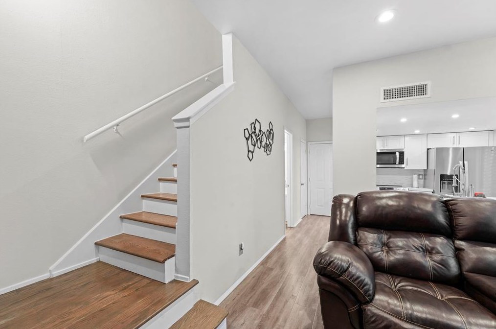 1920 Augusta Dr, Houston TX 77057-3702 exterior