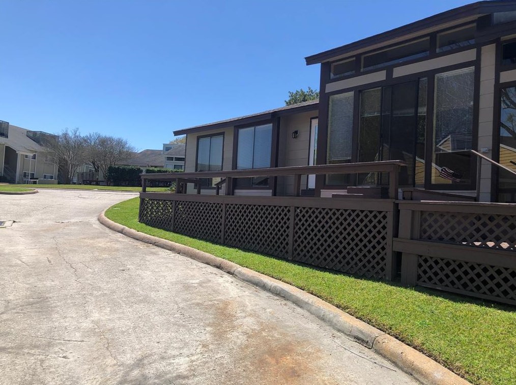 18 April Pt Dr, Montgomery TX 77356-8873 exterior