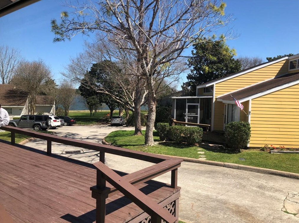 18 April Pt Dr, Montgomery TX 77356-8873 exterior