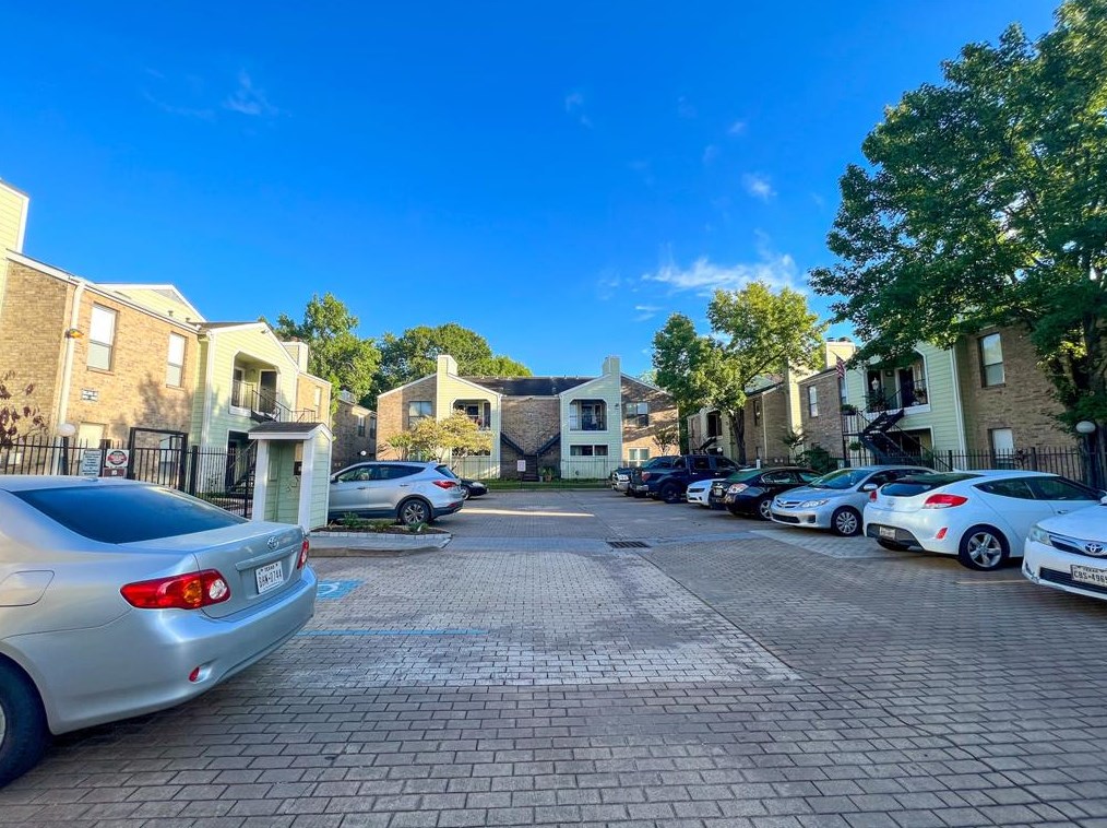 6602 Harbor Town Dr, Houston TX  77036-4023 exterior