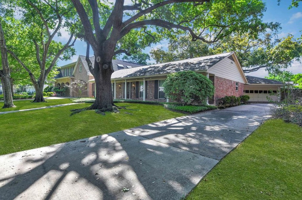 6261 Olympia Dr, Houston TX  77057-3527 exterior