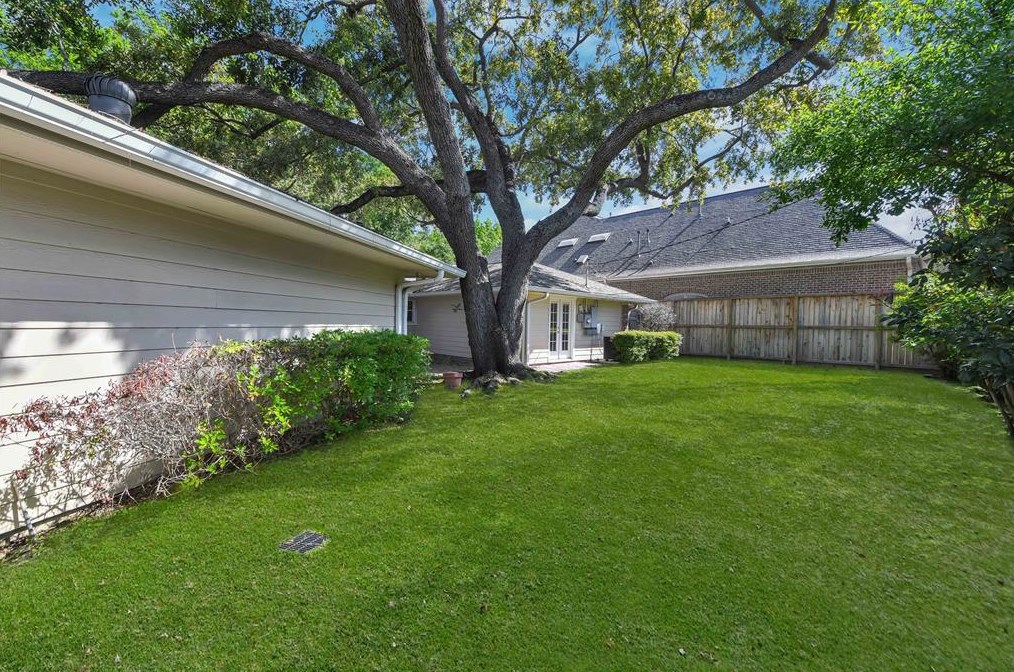 6261 Olympia Dr, Houston TX  77063-1921 exterior
