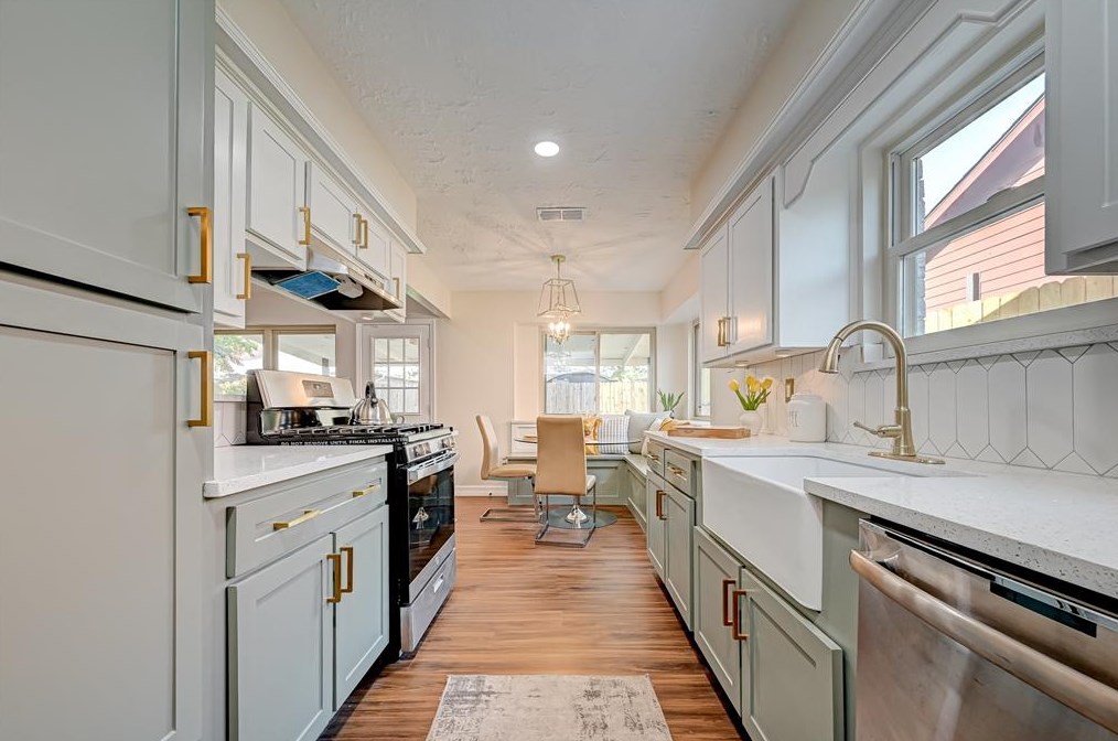 6111 Egypt Dr, Pasadena TX 77505-4017 exterior