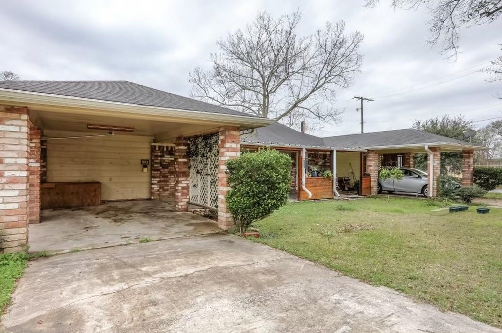 1013 Mccall Ave, Conroe TX  77301-2227 exterior