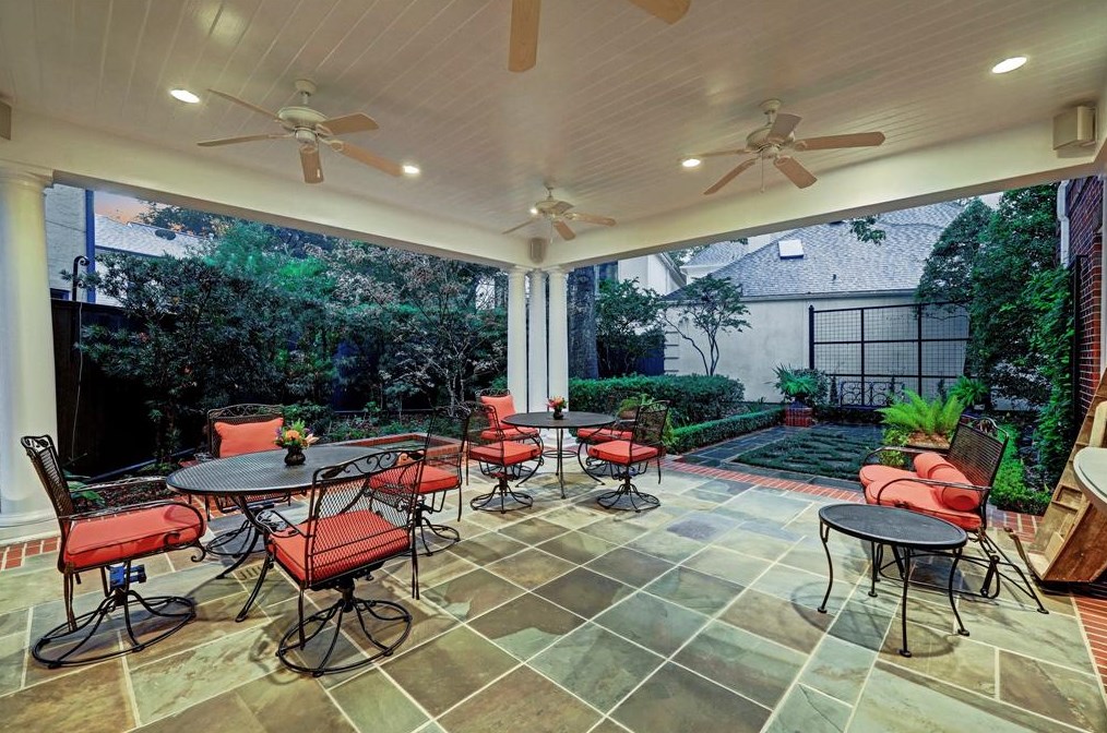 76 Broad Oaks Dr, Houston TX  77056-1201 exterior