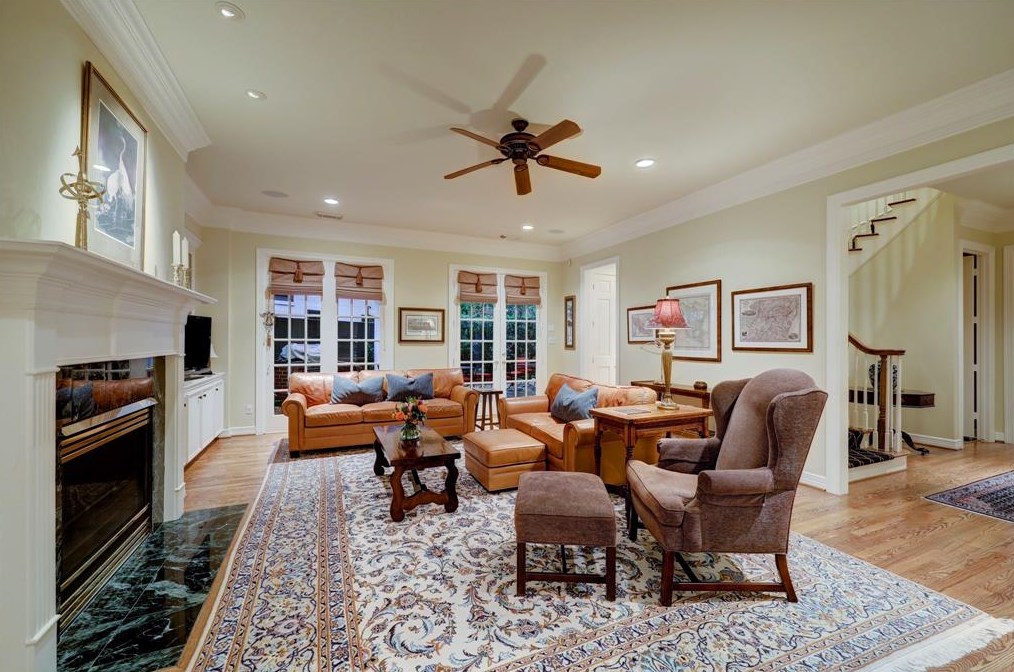 76 Broad Oaks Dr, Houston TX  77056-1201 exterior