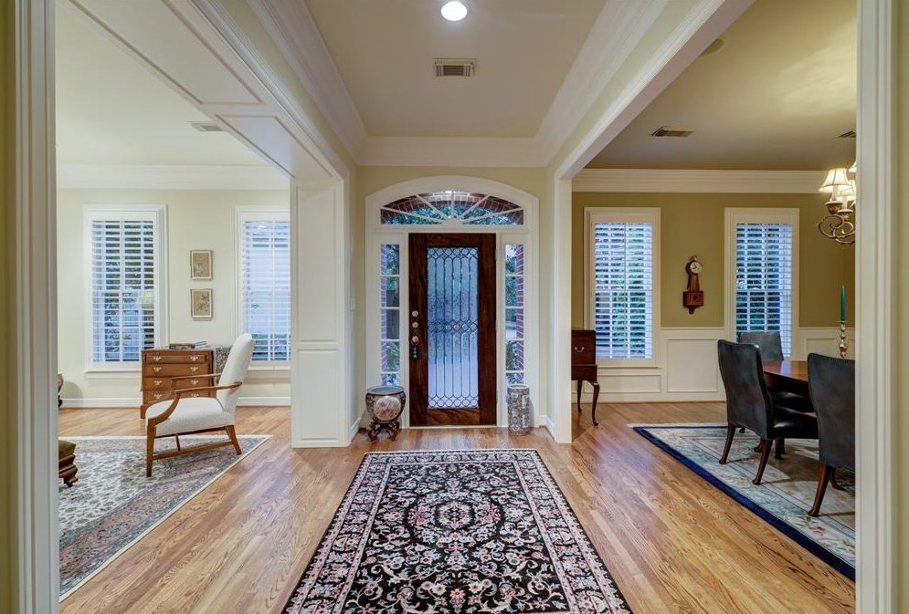 76 Broad Oaks Dr, Houston TX  77056-1201 exterior