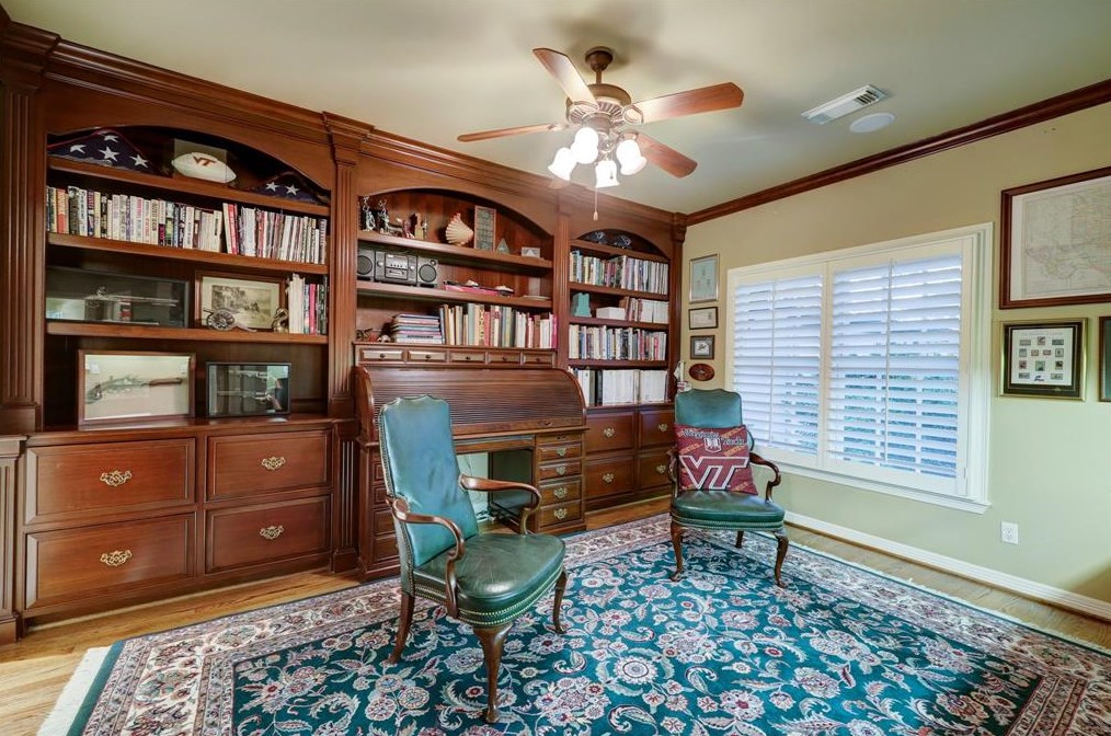 76 Broad Oaks Dr, Houston TX  77056-1201 exterior