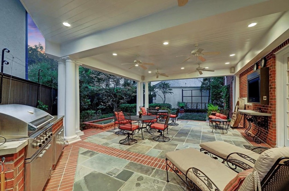 76 Broad Oaks Dr, Houston TX  77056-1201 exterior