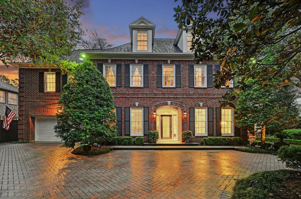 76 Broad Oaks Dr, Houston TX  77056-1226 exterior