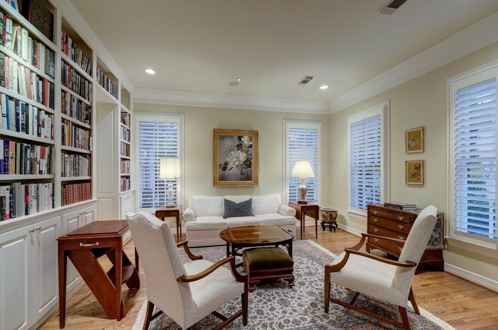 76 Broad Oaks Dr, Houston TX  77056-1201 exterior