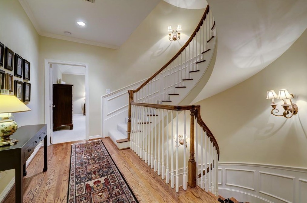 76 Broad Oaks Dr, Houston TX  77056-1201 exterior