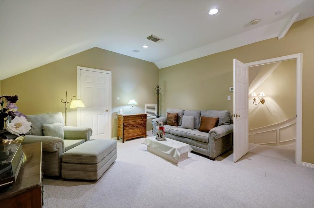 76 Broad Oaks Dr, Houston TX  77056-1201 exterior