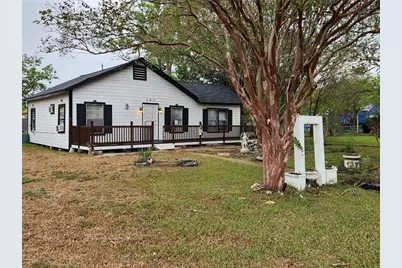 301 N Avenue D, Freeport, TX 77541 - Photo 1