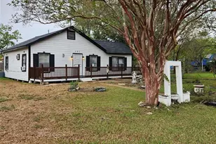 301 N Avenue D, Freeport, TX 77541 - Photo 1