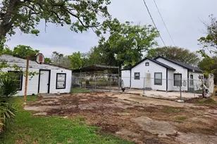 301 N Avenue D, Freeport, TX 77541 - Photo 7