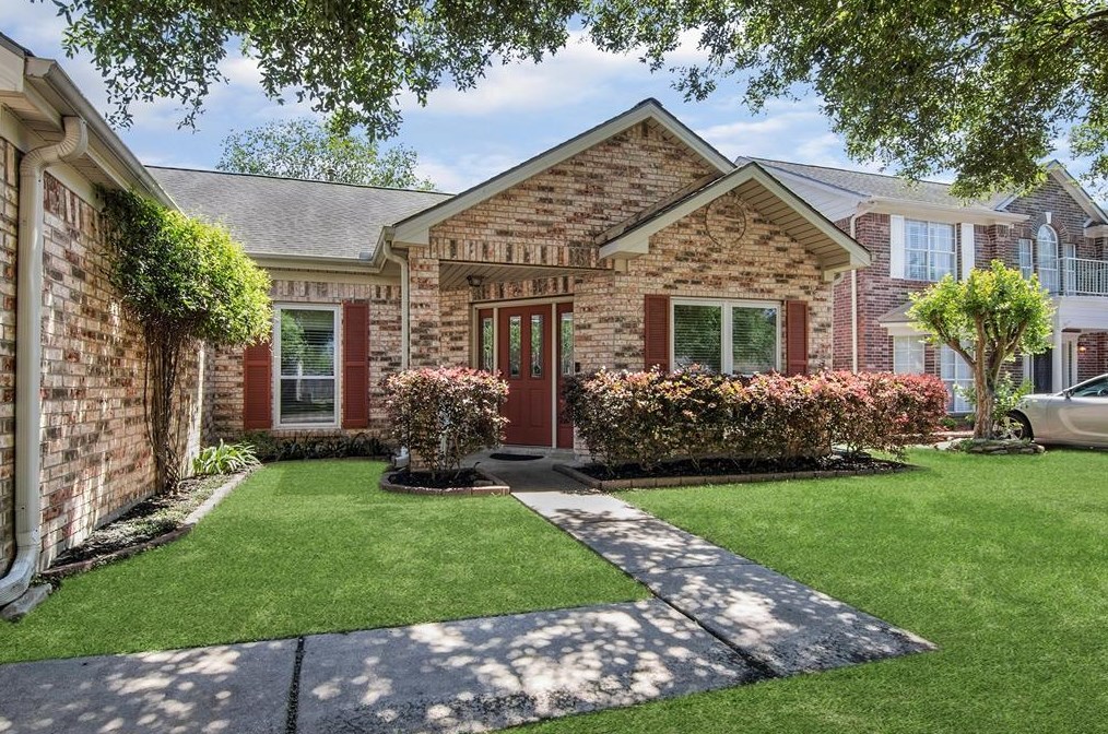 4251 Armand Vw Dr, Pasadena TX 77505-4469 exterior