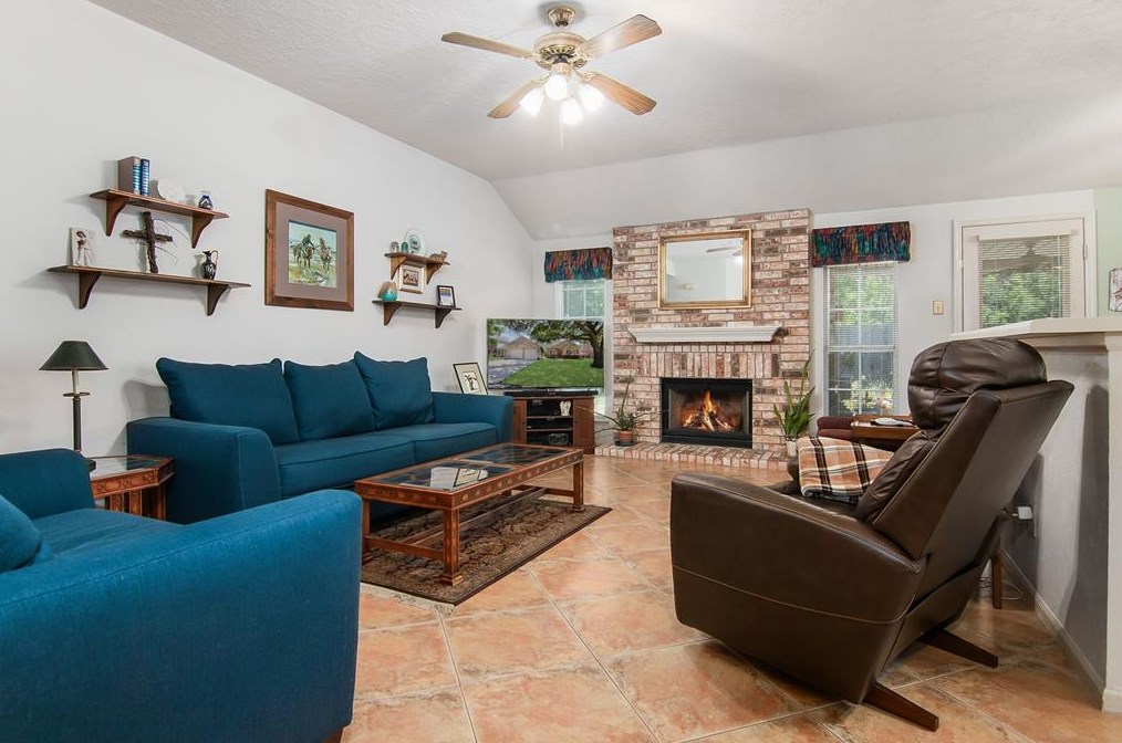 4251 Armand Vw Dr, Pasadena TX 77505-4469 exterior