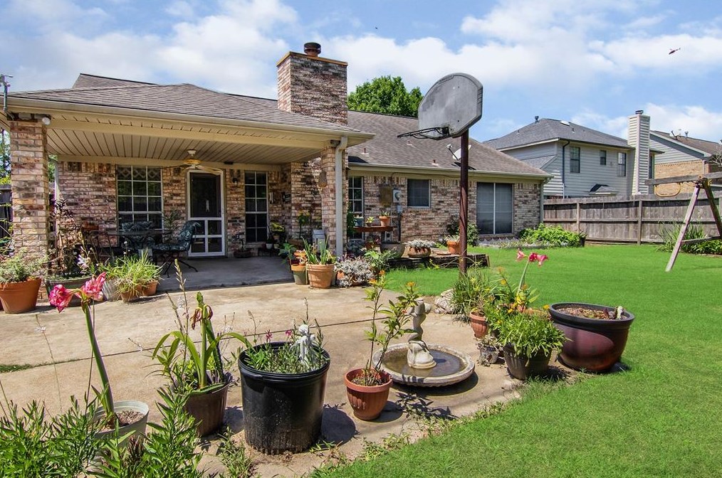 4251 Armand Vw Dr, Pasadena TX 77505-4469 exterior