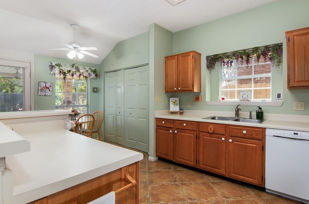 4251 Armand Vw Dr, Pasadena TX 77505-4469 exterior