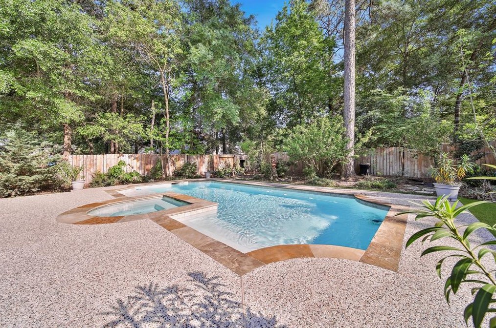 11 Griffin Hill Ct, Spring TX  77382-7000 exterior