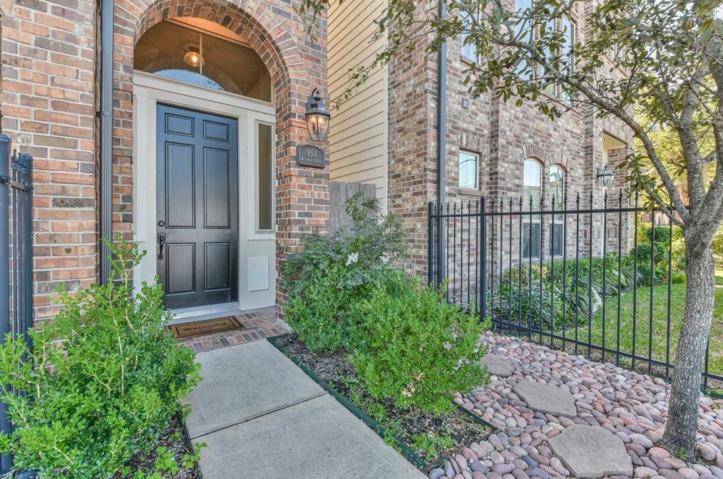 854 26th St, Houston TX  77008-1004 exterior