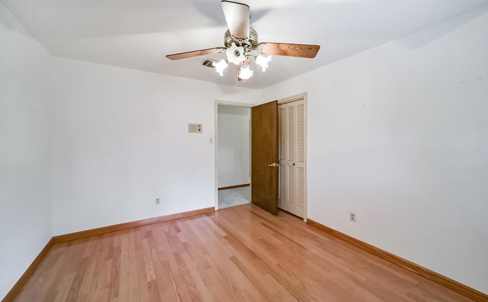 5906 Foresthaven Dr, Houston TX  77066-2407 exterior