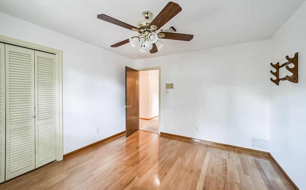 5906 Foresthaven Dr, Houston TX  77066-2407 exterior