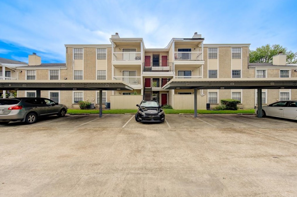 2750 Holly Hall St, Houston TX  77054-4109 exterior