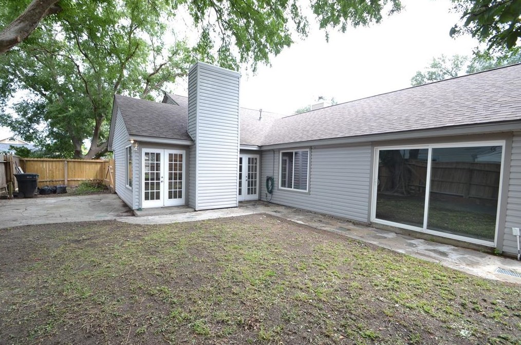 12707 Ashford Crk, Houston TX  77082-2145 exterior