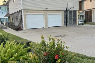 223 Easterly Dr, Tiki Island, TX 77554 - Photo 1