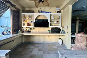 223 Easterly Dr, Tiki Island, TX 77554 - Photo 3