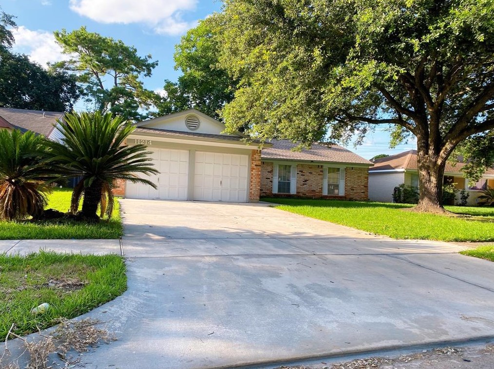 11214 Sharpview Dr, Houston TX  77072-2908 exterior
