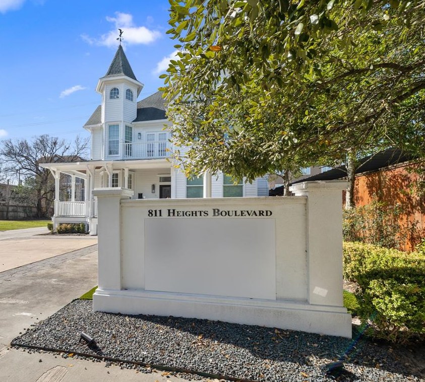 811 Heights Blvd, Houston TX  77007-4505 exterior