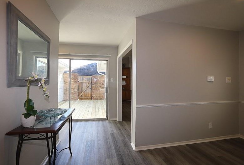 10826 Lynbrook Dr, Houston TX  77042-1636 exterior