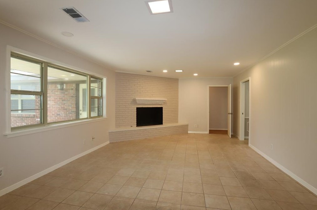 5526 Bankside Dr, Houston TX  77096-6117 exterior